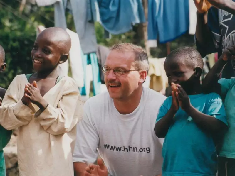 „Meine Belohnung ist das Lächeln der Kinder“ – Erinnerung an den Gründer und langjährigen Vorsitzenden von HUMAN HELP NETWORK e.V.